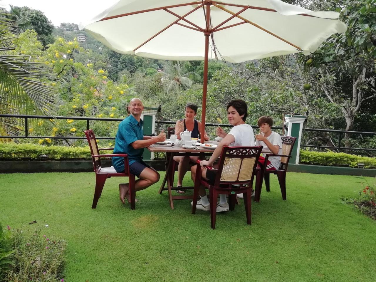 Villa Nuova Kandy Bagian luar foto